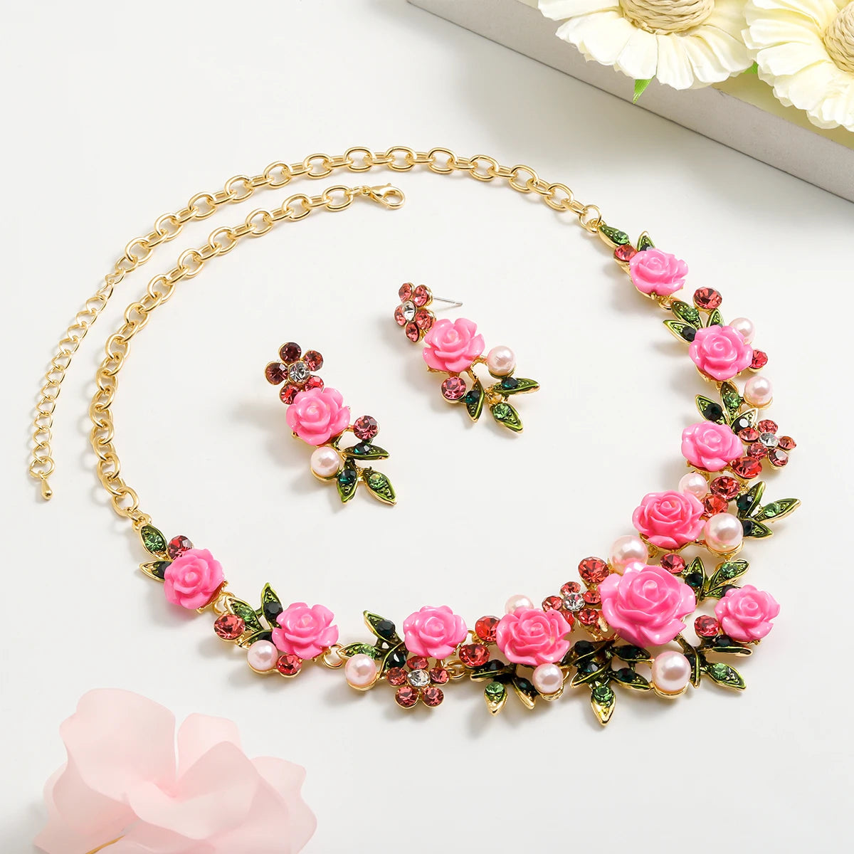 Blumen Schmuckset: Elegante Halskette und Ohrringe für festliche Anlässe