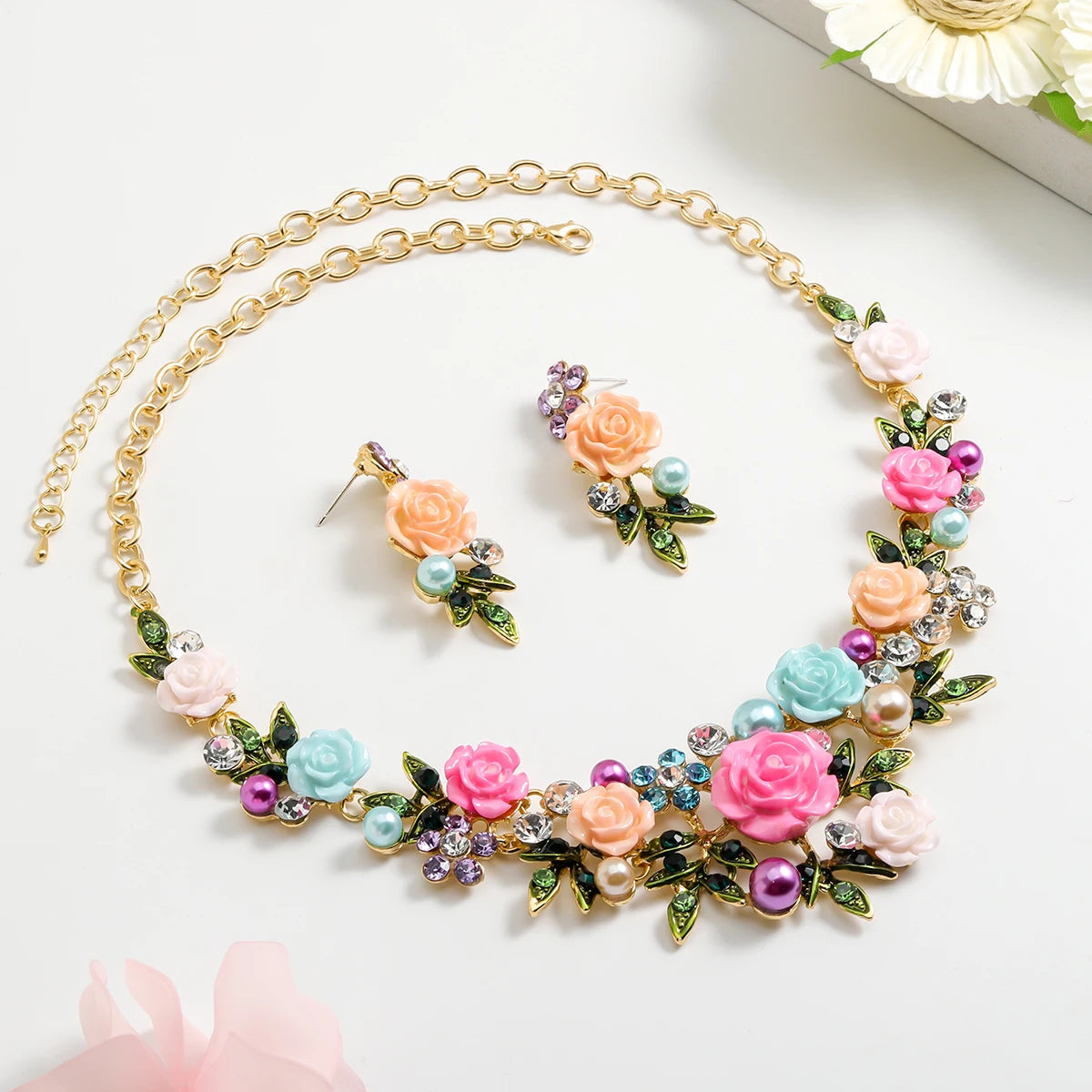 Blumen Schmuckset: Elegante Halskette und Ohrringe für festliche Anlässe