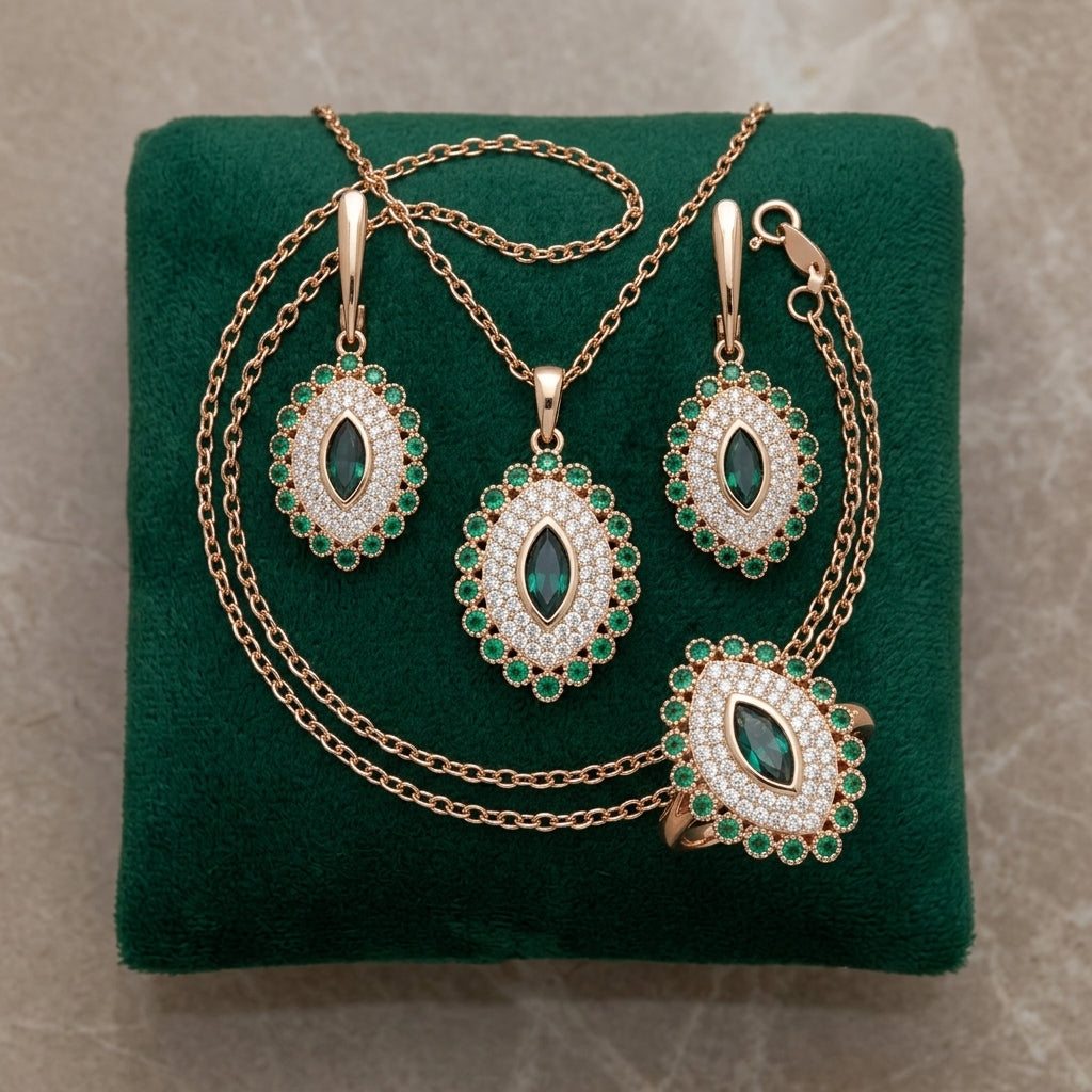 Schmuckset Grün Raute Zirkon 585 Roségold - Flat Lay auf Kissen