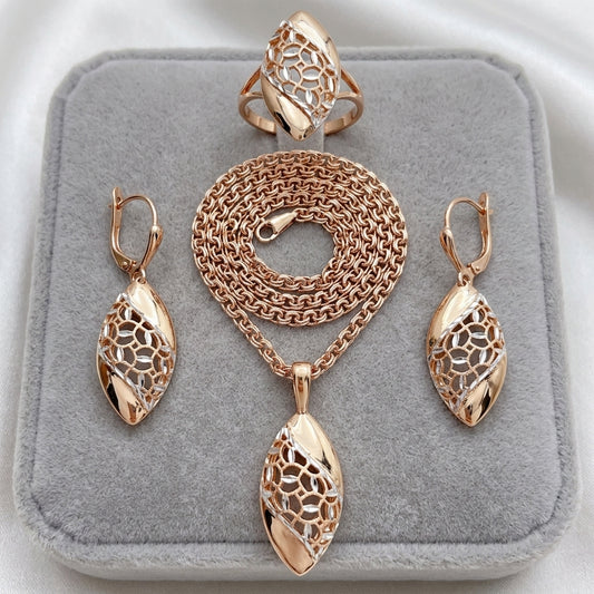 Schmuckset Blume 585 Roségold - Flat Lay auf Kissen