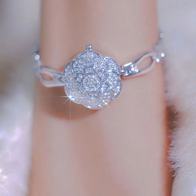 Luxus Damenuhr Blume Quarz Diamant Steinbesatz Design